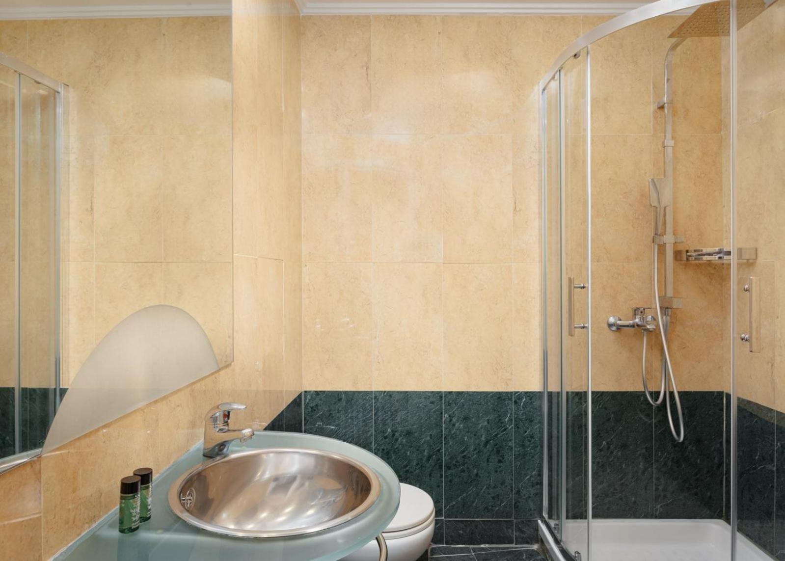 Kreoli Hotel Атина Екстериор снимка